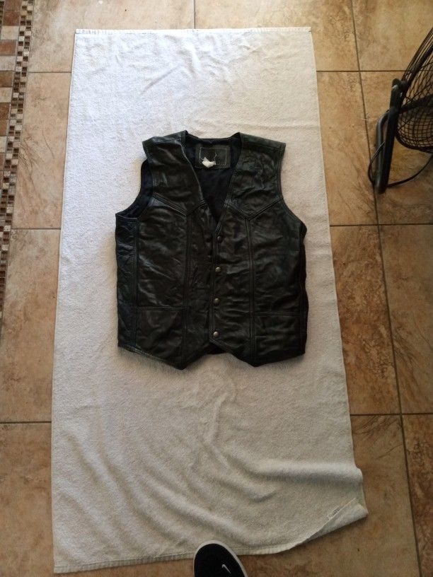 Women Leather Vest. Size M