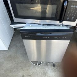 Microwave. / Dishwasher