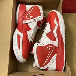 Nike Kyrie Red Size 7