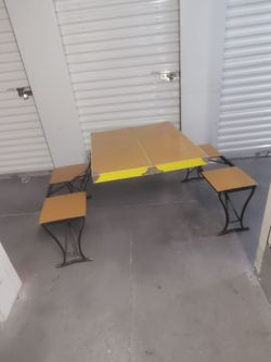 Vintage "Handy" table and chairs