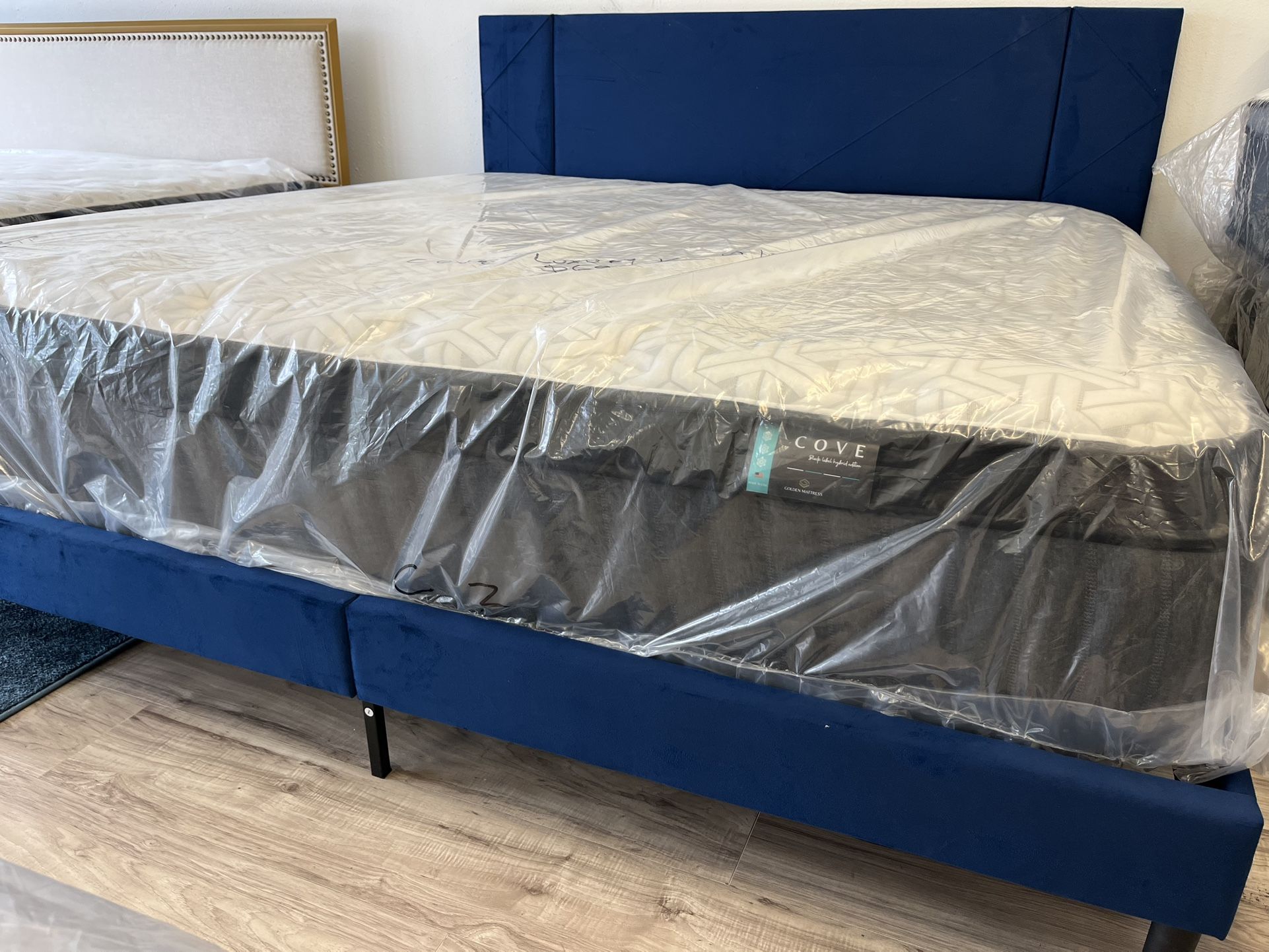 ✨ YOUR DREAM MATTRESS IS HERE! The NEW 15" Lux King Hybrid – Experience Cloud-Like Comfort with Perfect Mid Firm Support 🌟Finance with $0 Down🌟