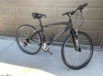 Infinity Boss Three Hybrid Bike – 7-Speed, Excellent Condition (Size 18")