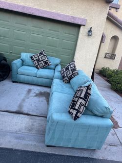 * Gently Used * Ashley Furniture 2pc couch & love seat ( Free Delivery )