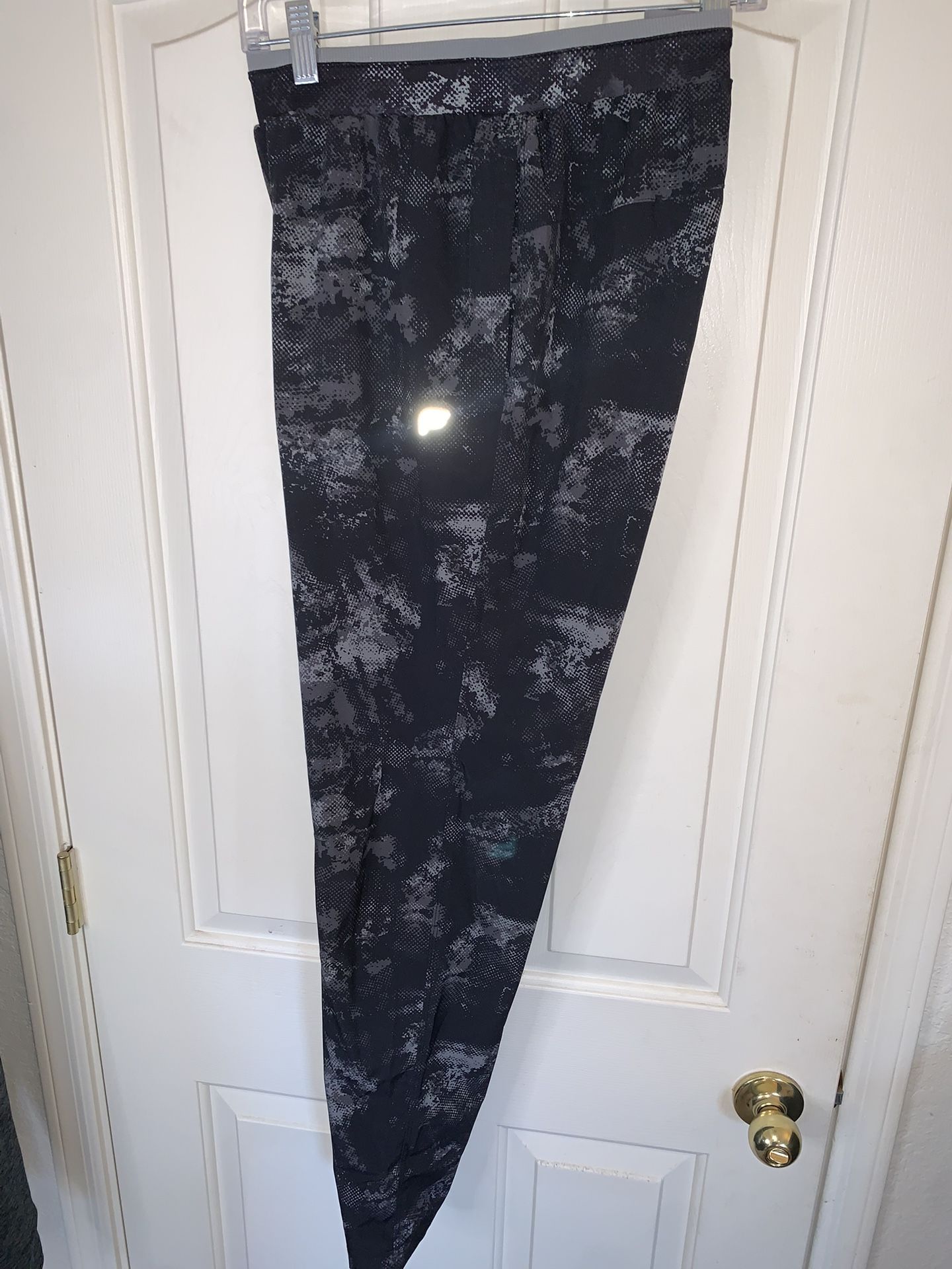 Men’s Fabletics Joggers!