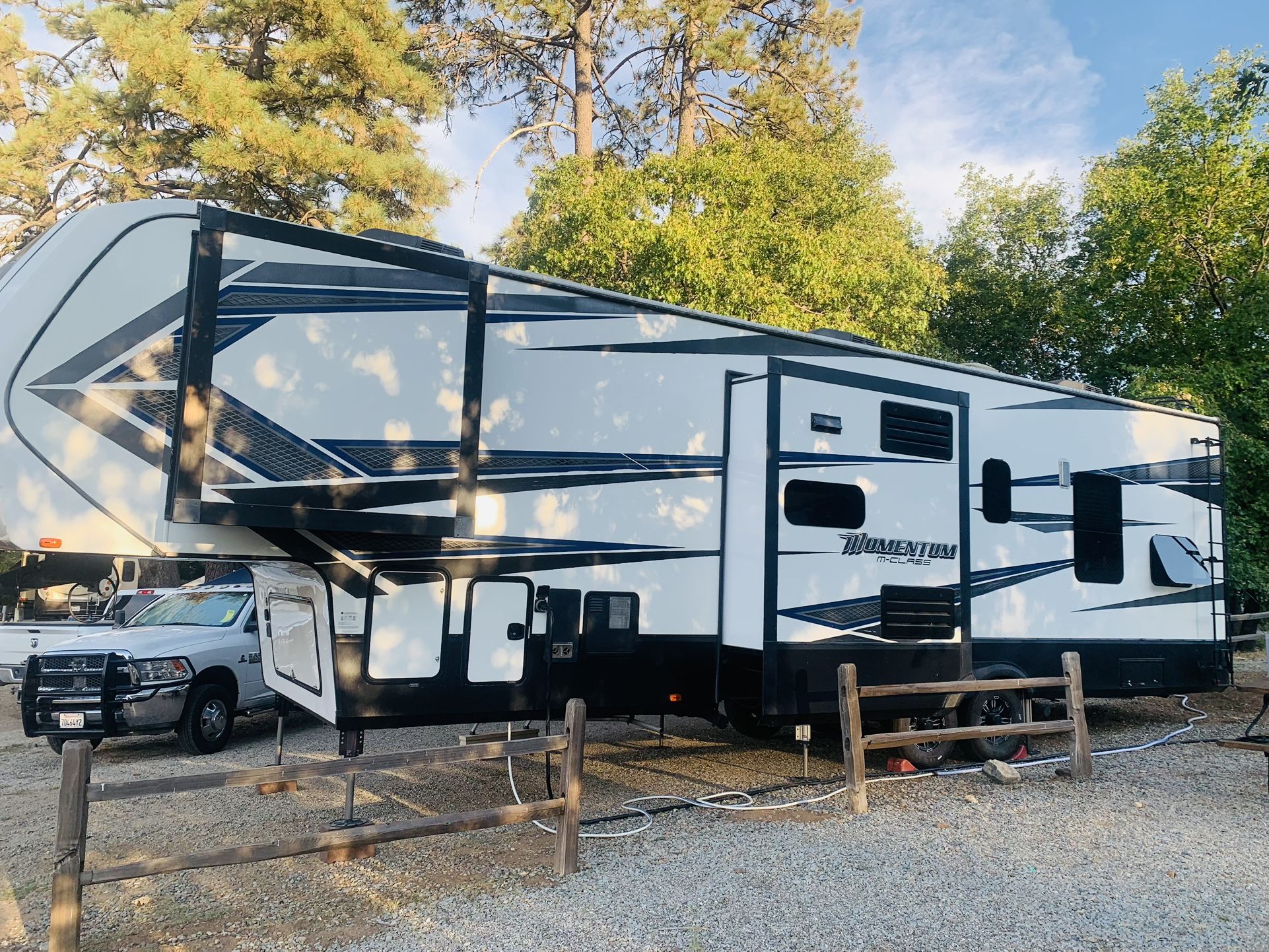 2018 MOMENTUM GRAND DESIGN 351-M CLASS