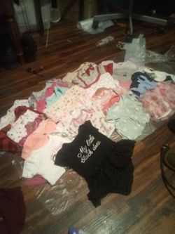 32 pieces hardly worn very nice Baby Girl clothes bundle