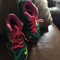 Toddler Nike tennis shoes like brand new