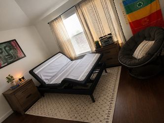 Queen Leggett and Platt Adjustable Bed Base with Wireless Massage
