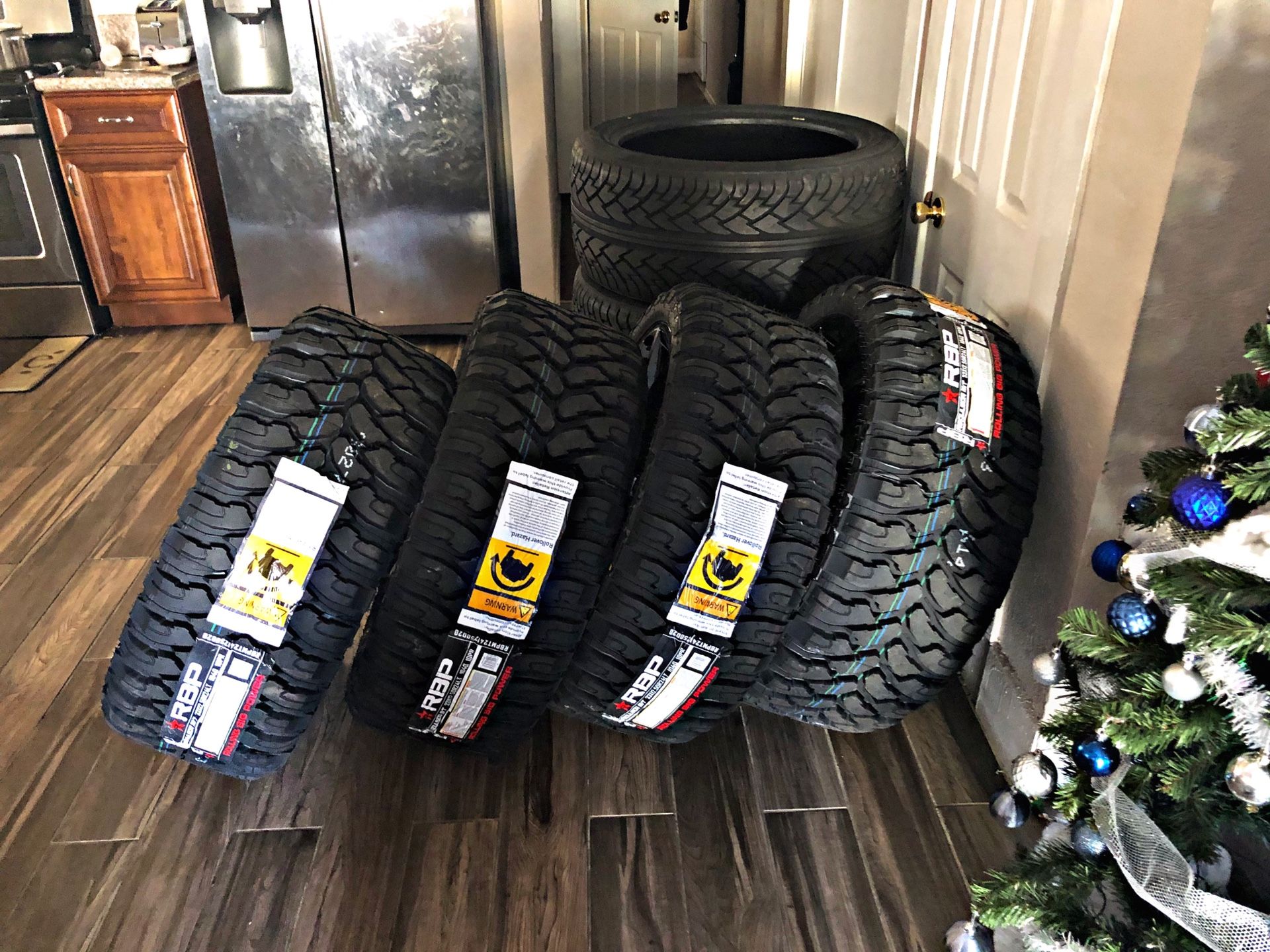 24 inch rims on 33” off road tires for Sale in Los Angeles, CA OfferUp