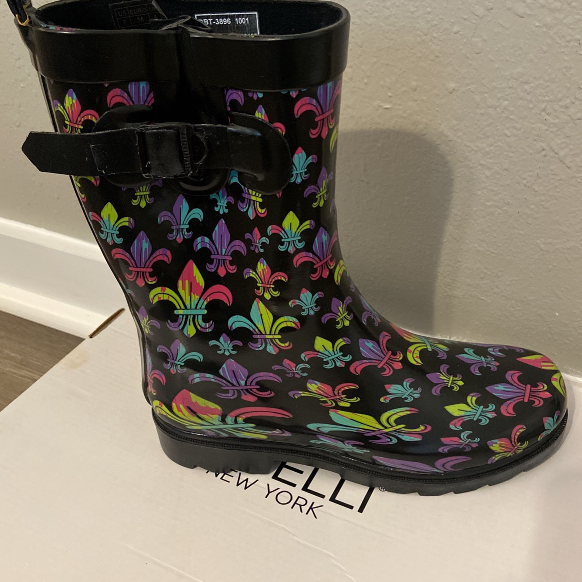 Rain boots size 7