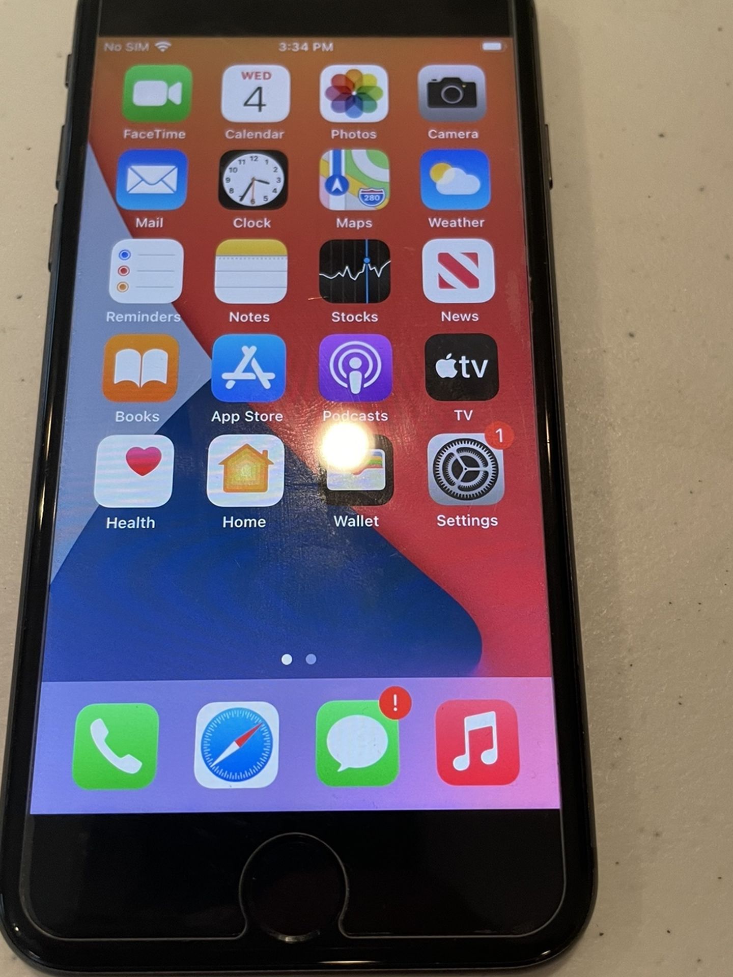 iPhone 8 cracked back 64gb Unlocked