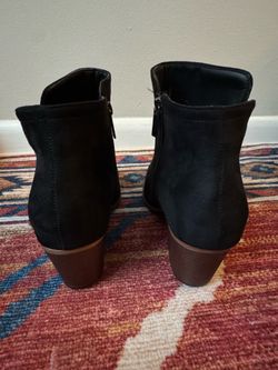 Women’s Black Ankle Boots Size 9.5 Wide Side Zip Booties