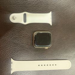 Apple Watch Series 4 With Band (44 mm)