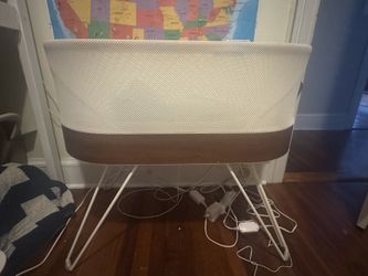 Snoo Smart Sleeper Bassinet With Extra Sacks