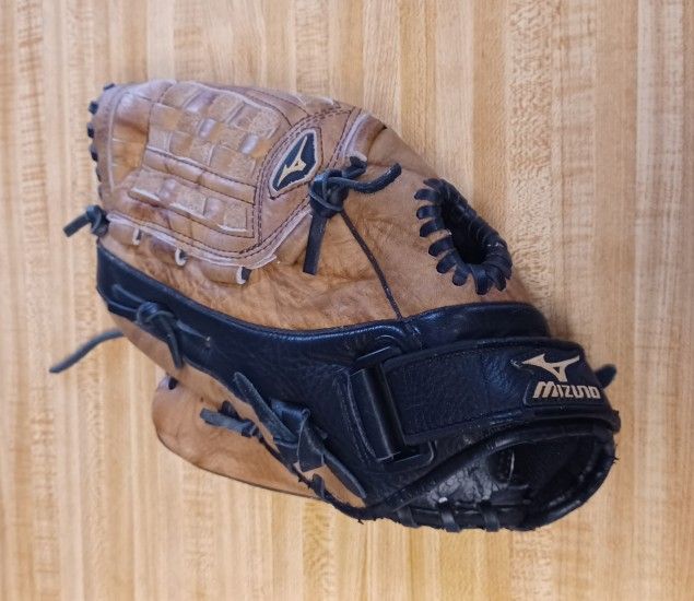 Mizuno Left Hand Glove
