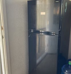 Refrigerator With Freezer 