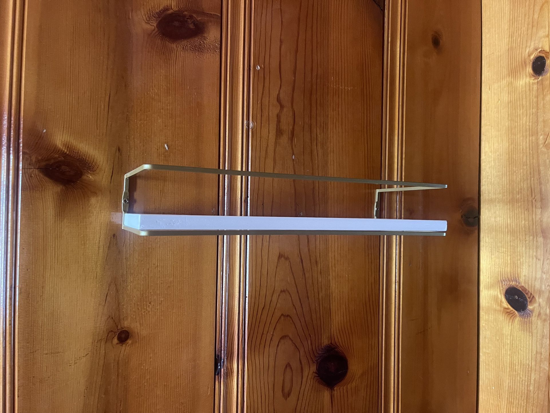 Shelf hanging