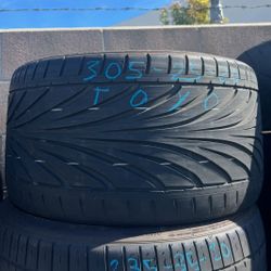 1x Used Tire Toyo 305/25/20🛞