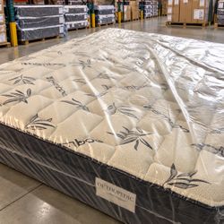 King regular mattress and box spring new