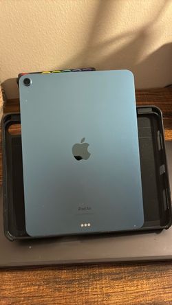 iPad Air 10.9” With Apple Pen. All in great condition.