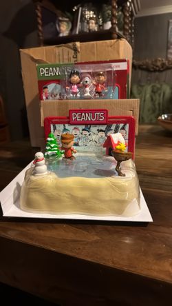 Peanuts Musical Ice Skating! Plays Jingle Bell!