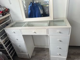 Vanity desk