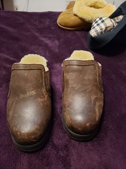 New Woman's Ugg Brown Leather Slippers/Clogs Sherpa Wool Lined Size 8