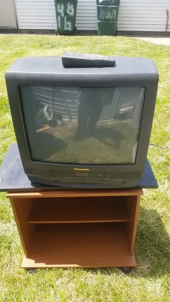 Panasonic TV with builtin VCR everything works excellent and a swivel
