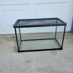 10 gallon Tank with lid