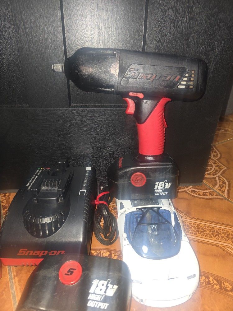 1 / 1/2" Size  Wrench  With 2 Batterys  & Charger 