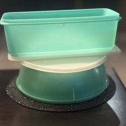 Vintage 1960-70 -- LARGE Tupperware 'Jadeite ' Bowl & Celery Keeper 