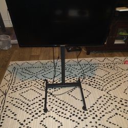 32" Samsung Tv With Adjustable Stand 