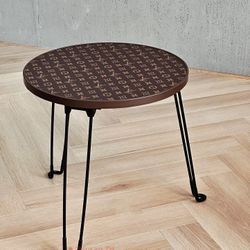 This art table is really gorgeous.