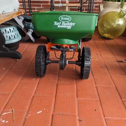scotts seed/fertilizer spreader