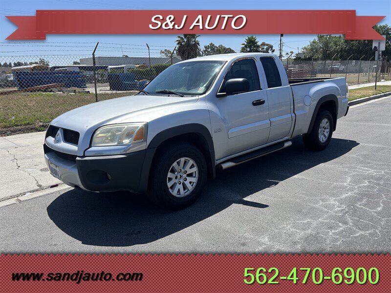2006 Mitsubishi Raider Duro Cross V6