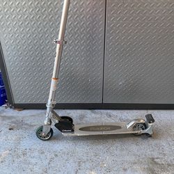 Razor scooter with spark cartridge