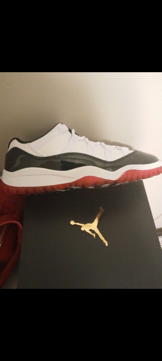  Boys JORDANNS SIZE 2.5Y