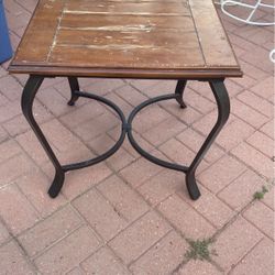 Mesita De Madera Y Fierro $15.00
