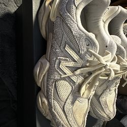 New balance tennis shoes men’s or women