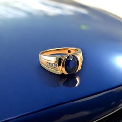 10kt 7.10g Two Tone Gold with Oval Shape Sapphire with Small Diamonds Ring