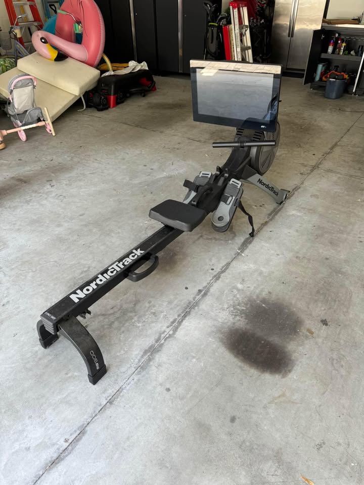 NordicTrack RW900 Rower with 24” Touchscreen - Quiet & Smooth