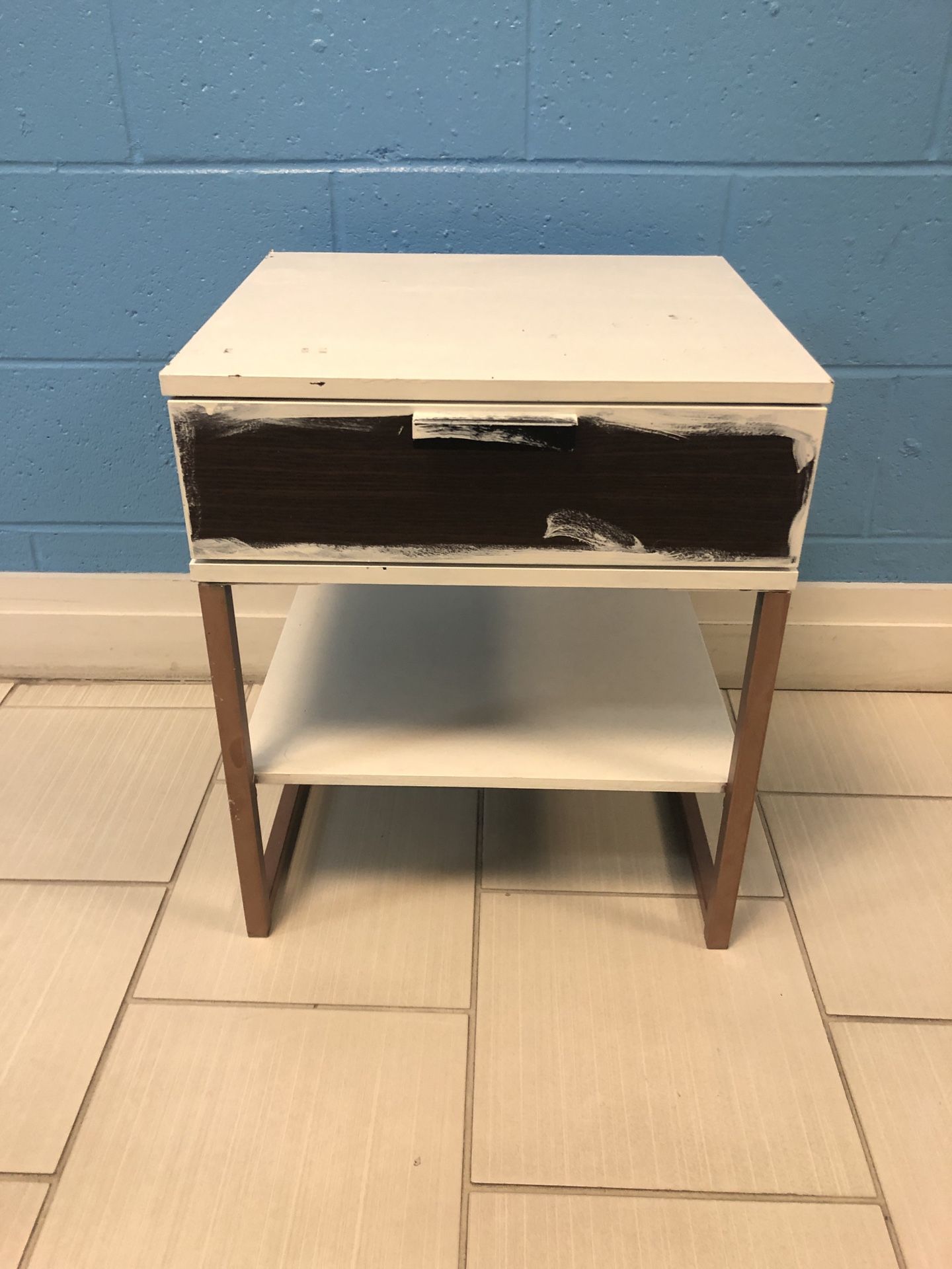 ACCENT TABLE - 24"H