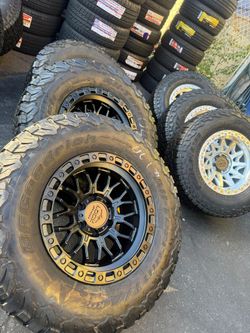 Set of new 17-inch wheels and BF GOODRICH Ko2  285/70/17 tires
