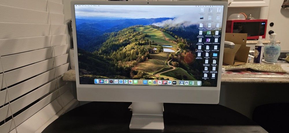 Apple Mac Desktop All-in-one. 25-in. Wireless Keyboard And Miles Both Rechargeable. $600 Or Best Offer.