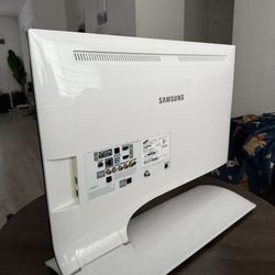 Samsung 32” Monitor