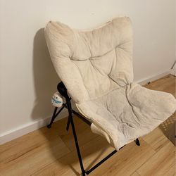 Cozy Accent Chair – White Faux Fur