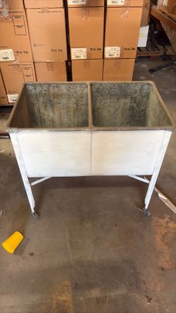Rolling metal cooler