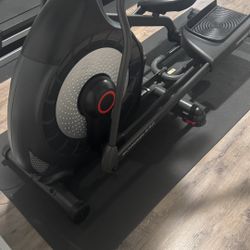 Schwinn 430 Elliptical Machine