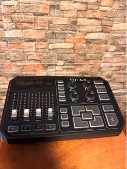 GOXLR Audio Mixer / Streaming Interface – Great Condition