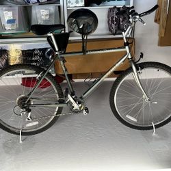 Trek 820 Hybrid Mountain Bike